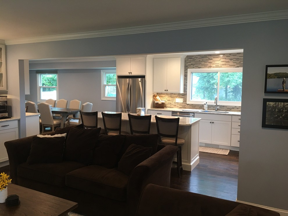 Eat-in kitchen - transitional l-shaped dark wood floor and brown floor eat-in kitchen idea with an undermount sink, shaker cabinets, white cabinets, quartz countertops, gray backsplash, mosaic tile backsplash, stainless steel appliances and an island