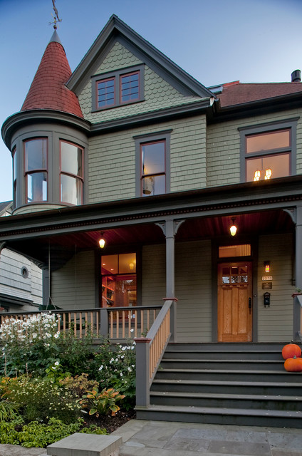 McCloud Residence victorien-porche