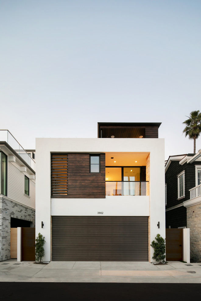 Design ideas for a contemporary house exterior in Orange County.