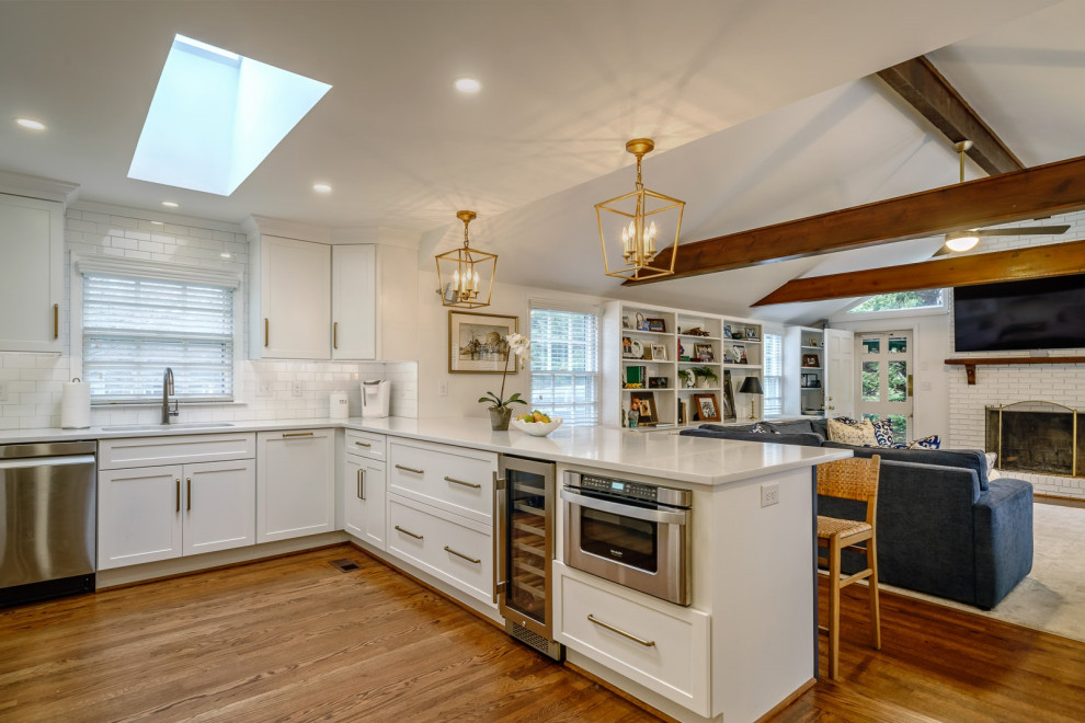 Kitchen - transitional kitchen idea