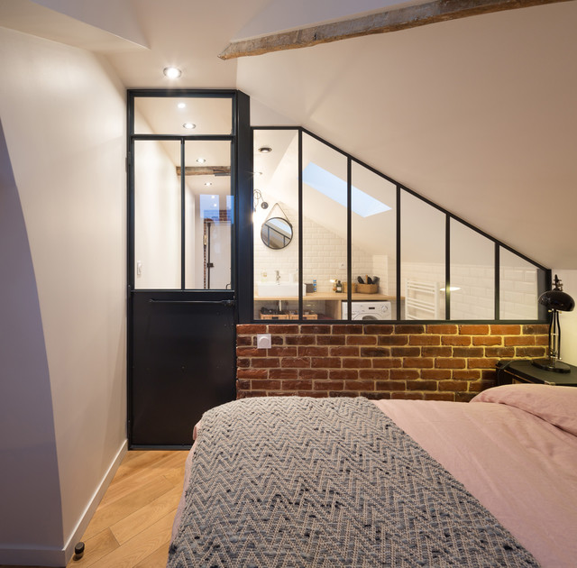Un pied &agrave; terre au 7e ciel industrial-schlafzimmer