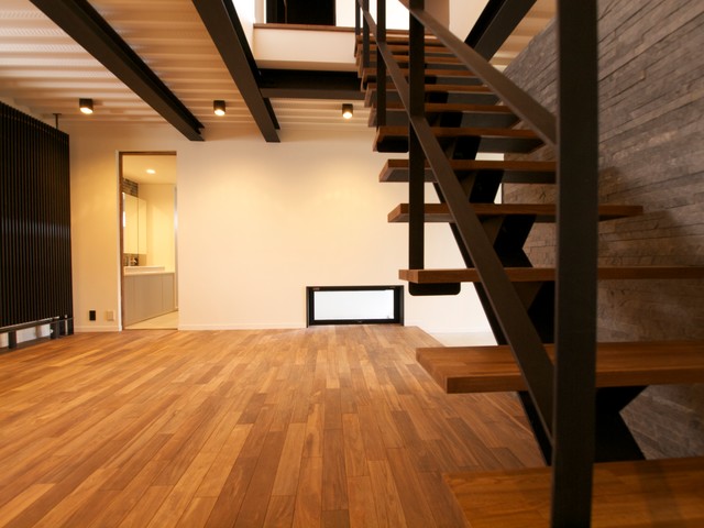 柏TH邸 contemporain-escalier