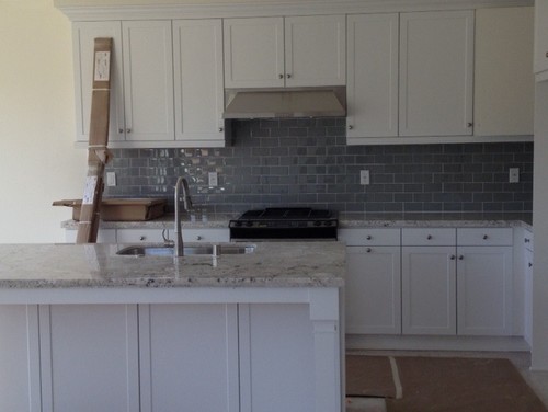 Gray kitchen backsplash  advise with wall colors