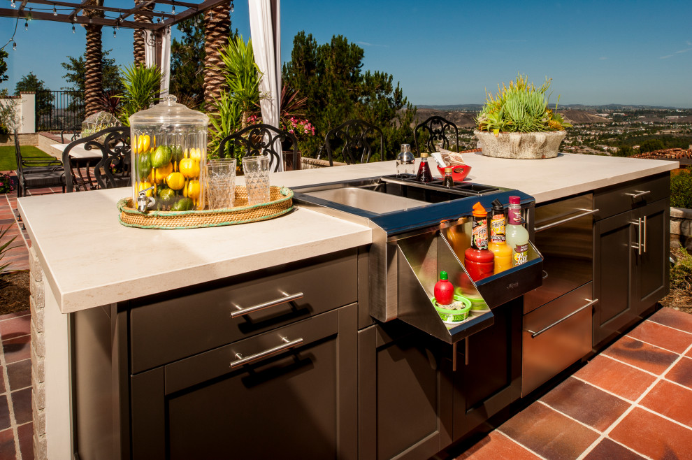 Example of a transitional home design design in Miami