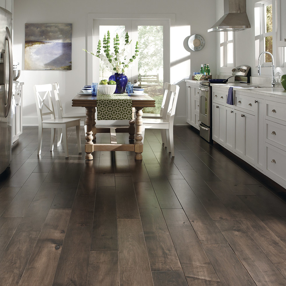 Kitchen - transitional kitchen idea