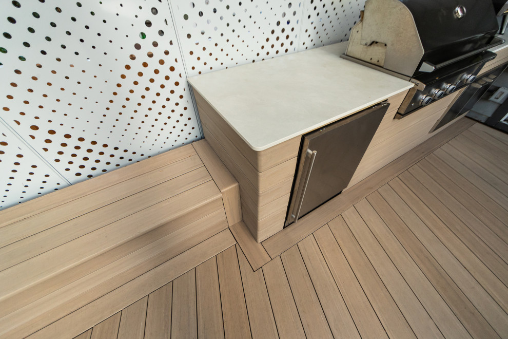 Example of a transitional deck design in Vancouver