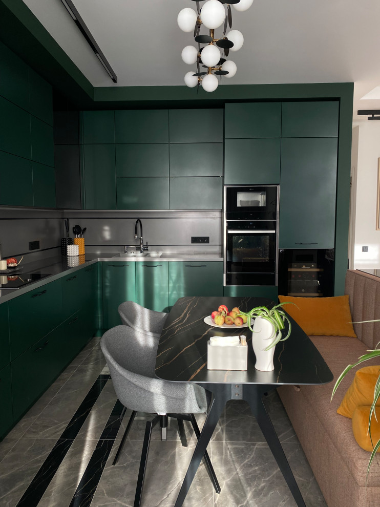 Свежая идея для дизайна: кухня в стиле неоклассика (современная классика) - отличное фото интерьера