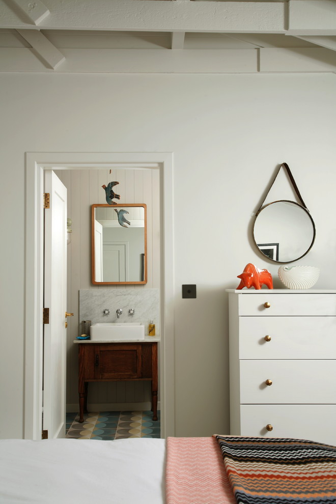 This is an example of a midcentury bedroom in London.