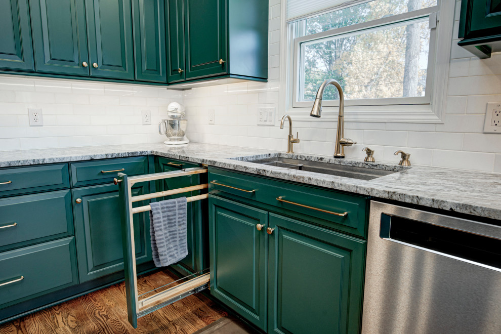 Example of a transitional kitchen design in Indianapolis