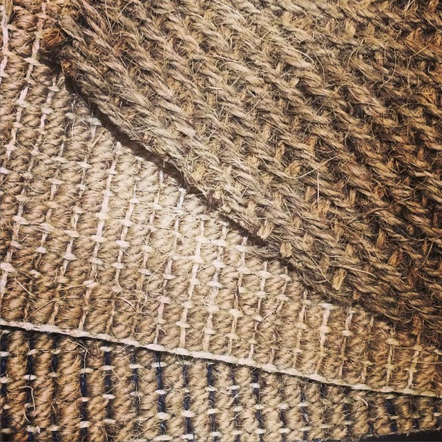 Zoom sur le tapis en fibres naturelles et ses variations