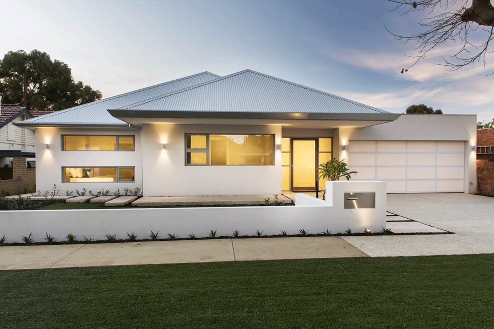 Large contemporary exterior in Perth.