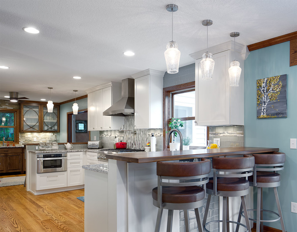 Inspiration for a transitional kitchen remodel in Minneapolis