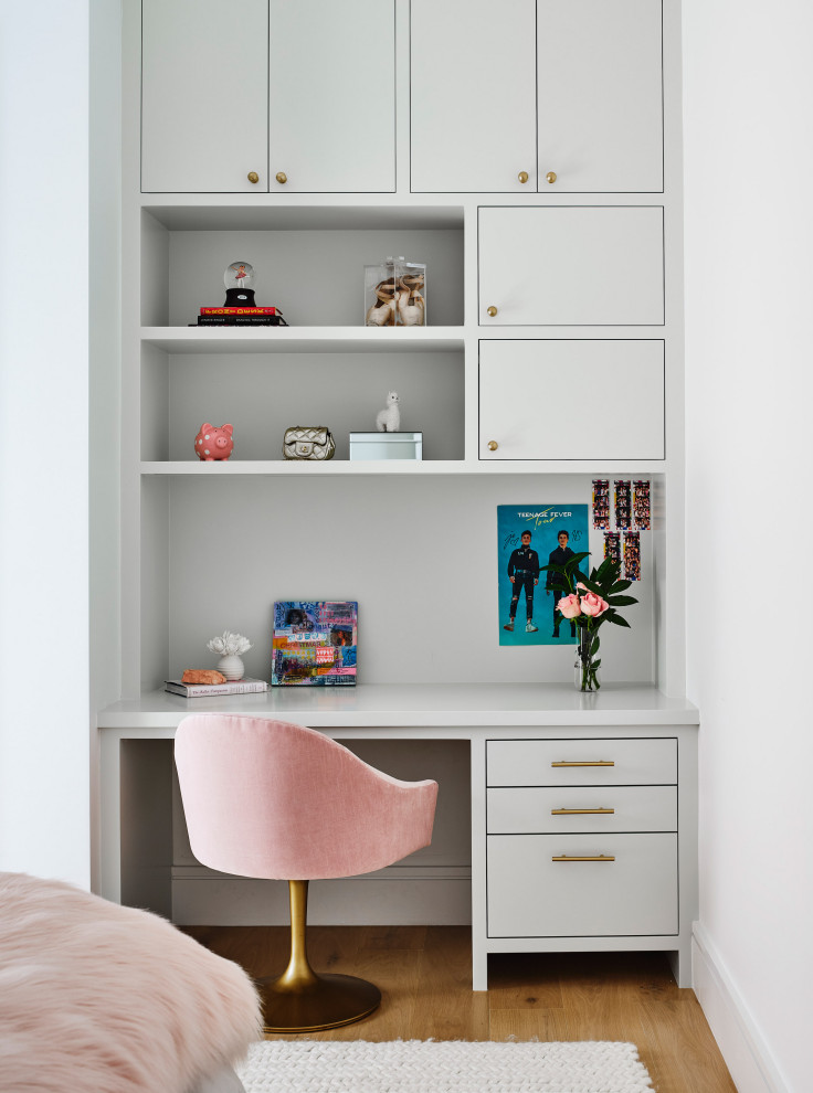 Presidio Contemporary - Example of a trendy master bedroom design in San Francisco