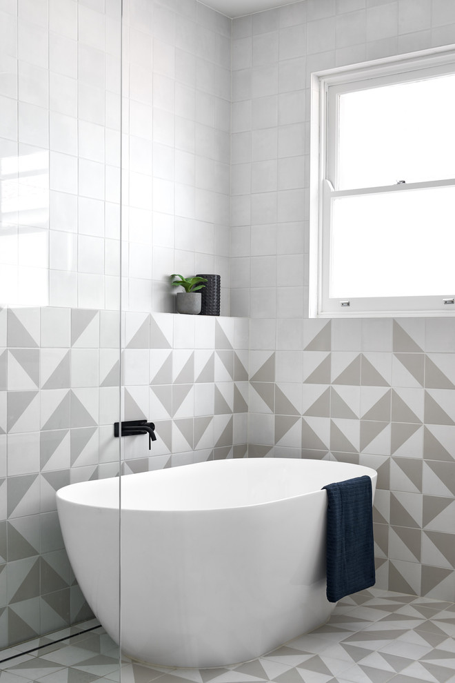 Bathroom - mid-sized contemporary bathroom idea in Sydney