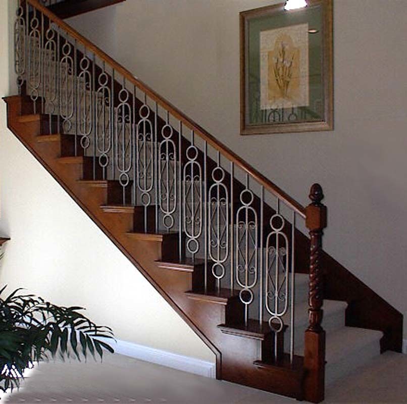 Photo of a mid-sized traditional carpeted straight staircase in Salt Lake City with carpet risers.
