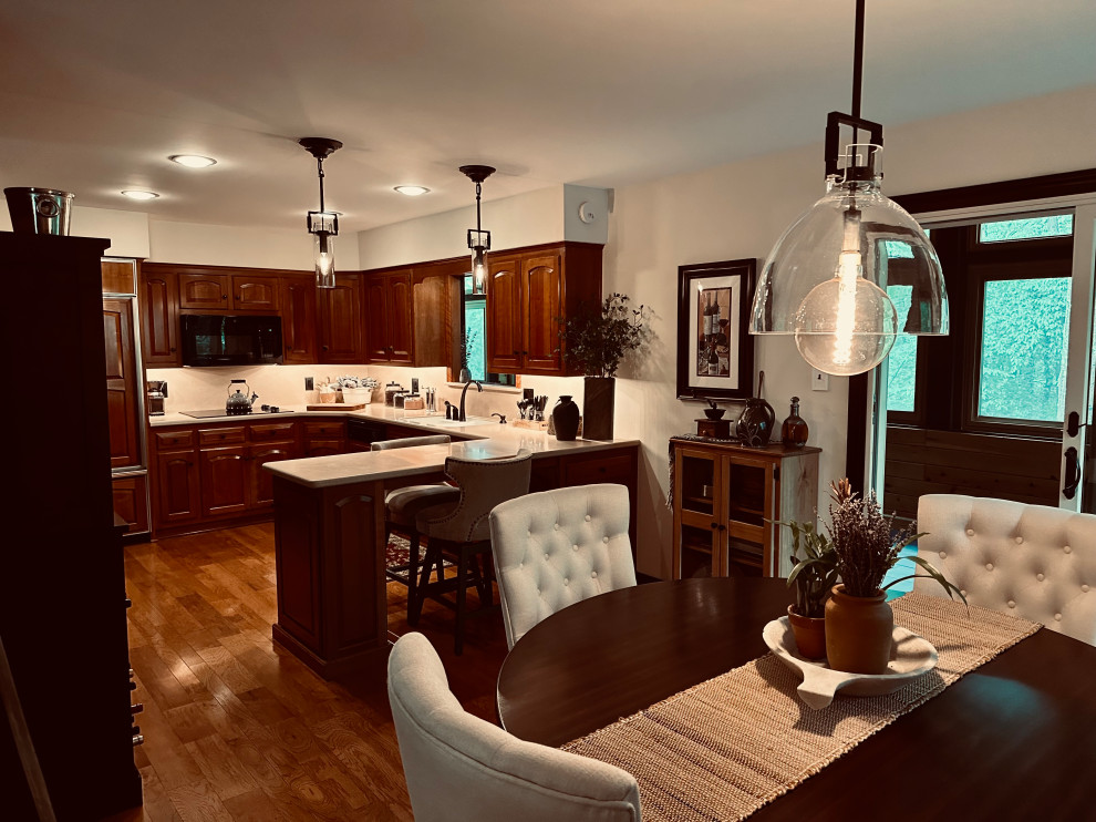 Dining room - rustic dining room idea