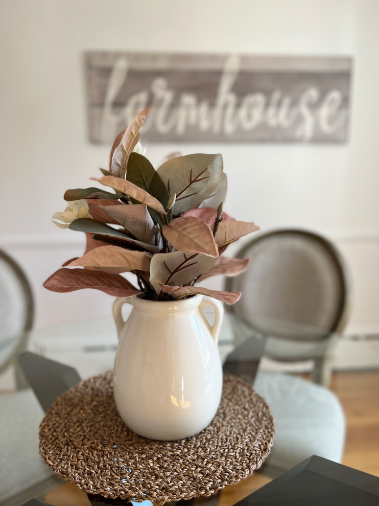 Example of a transitional home design design in Boston