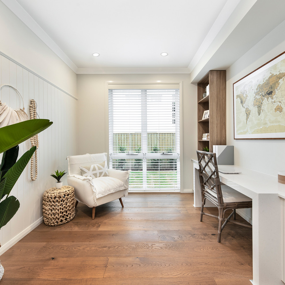 Photo of a beach style home office in Wollongong.