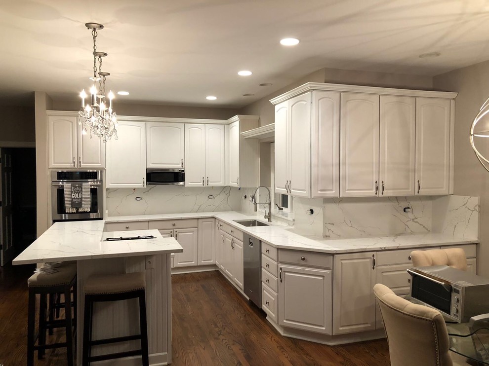 Example of a tuscan kitchen design in Chicago