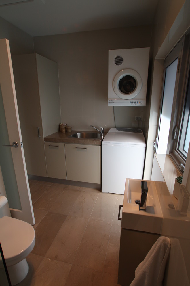 Contemporary bathroom in Sydney.