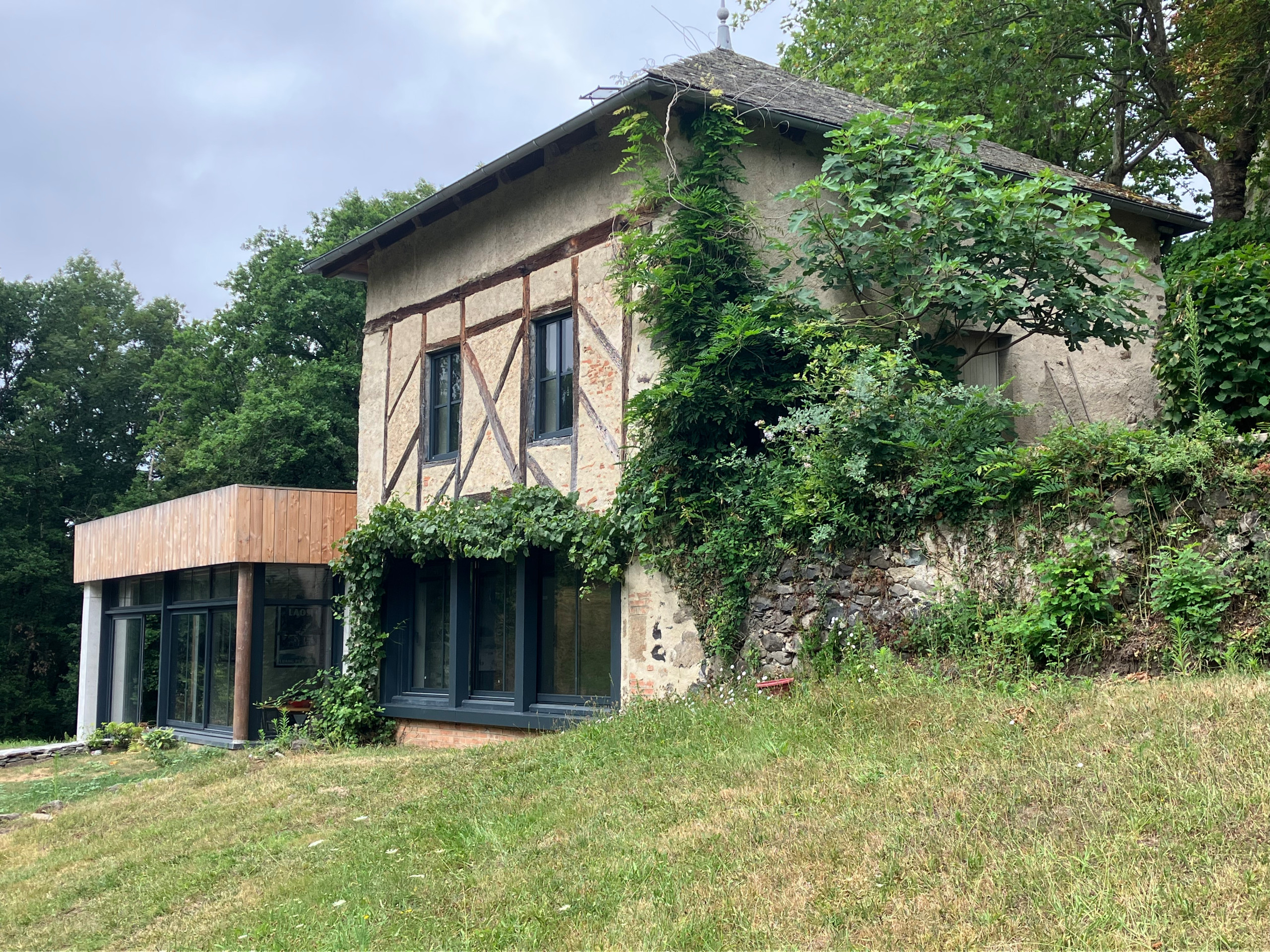 EXTENSION DE L'ANNEXE D'UN CHATEAU à YDES (Montfouilloux)