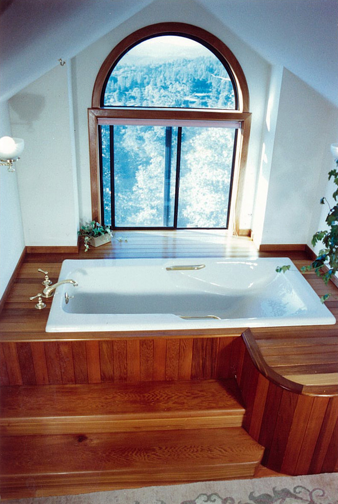 Photo of a mid-sized transitional master bathroom in San Diego with a drop-in tub and white walls.