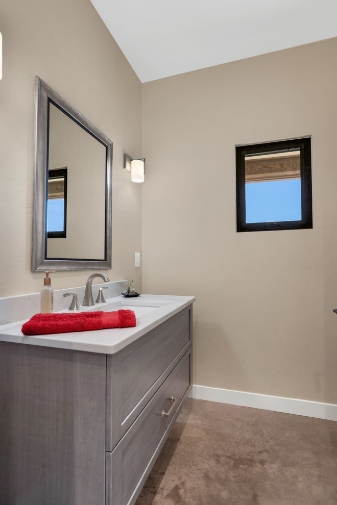 Home design - transitional home design idea in Phoenix