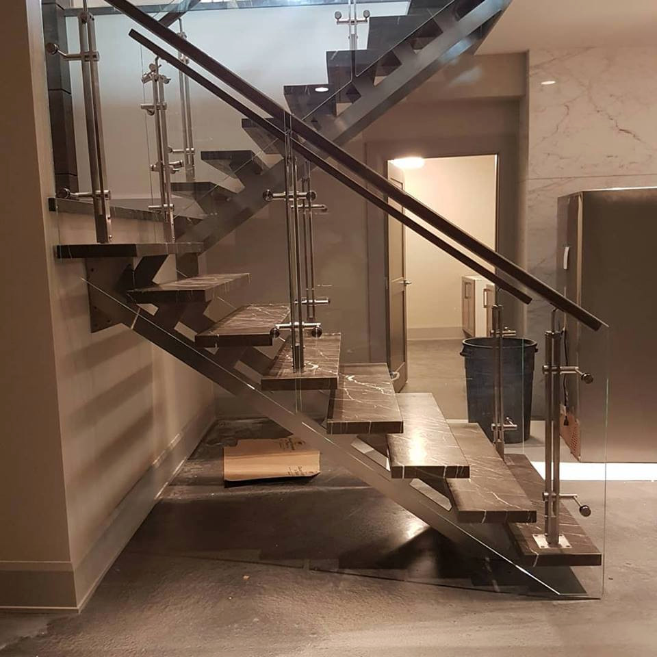 Mittelgroße Moderne Treppe in U-Form in Moskau