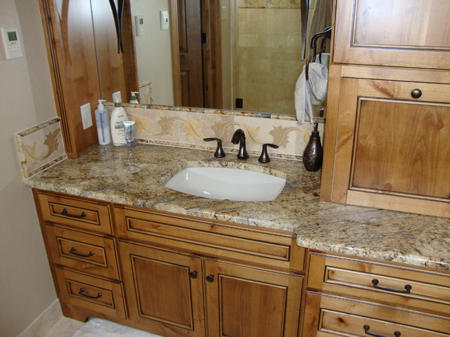 Custom Tile Design modern-badezimmer
