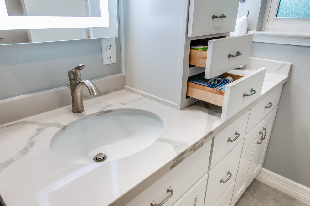 Inspiration for a transitional home design remodel in Houston