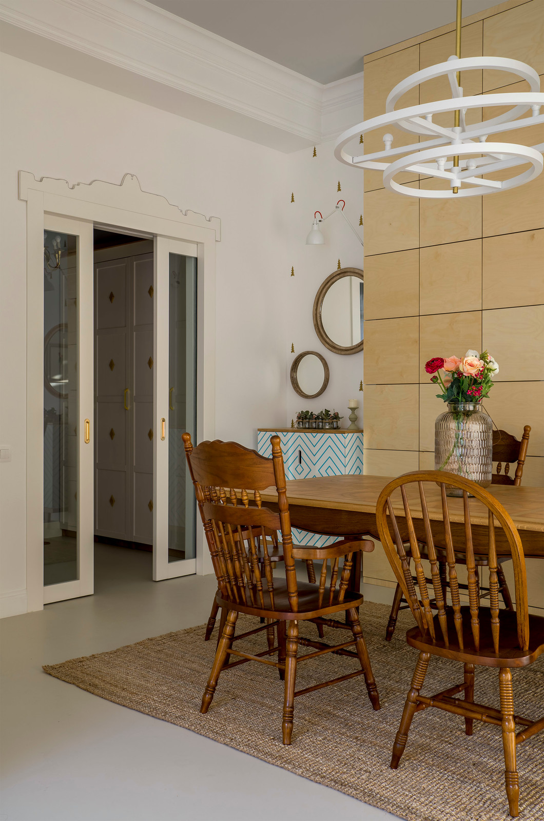 Шкаф из фанеры в гостиной