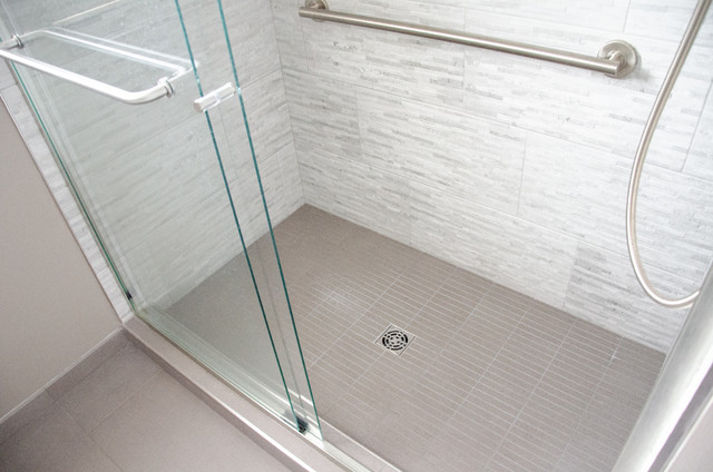 Speckles Partner With Neutrals - Bathroom Remodel nyklassisk-badevaerelse