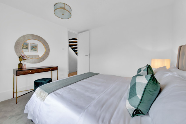 Central London AirBnB Guest Bedroom modern-bedroom