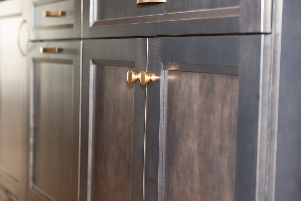 Transitional kitchen photo in St Louis