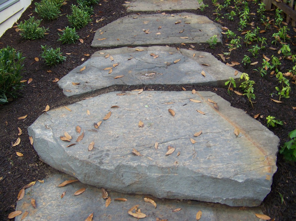 Inspiration for a large traditional side yard garden in DC Metro with natural stone pavers.