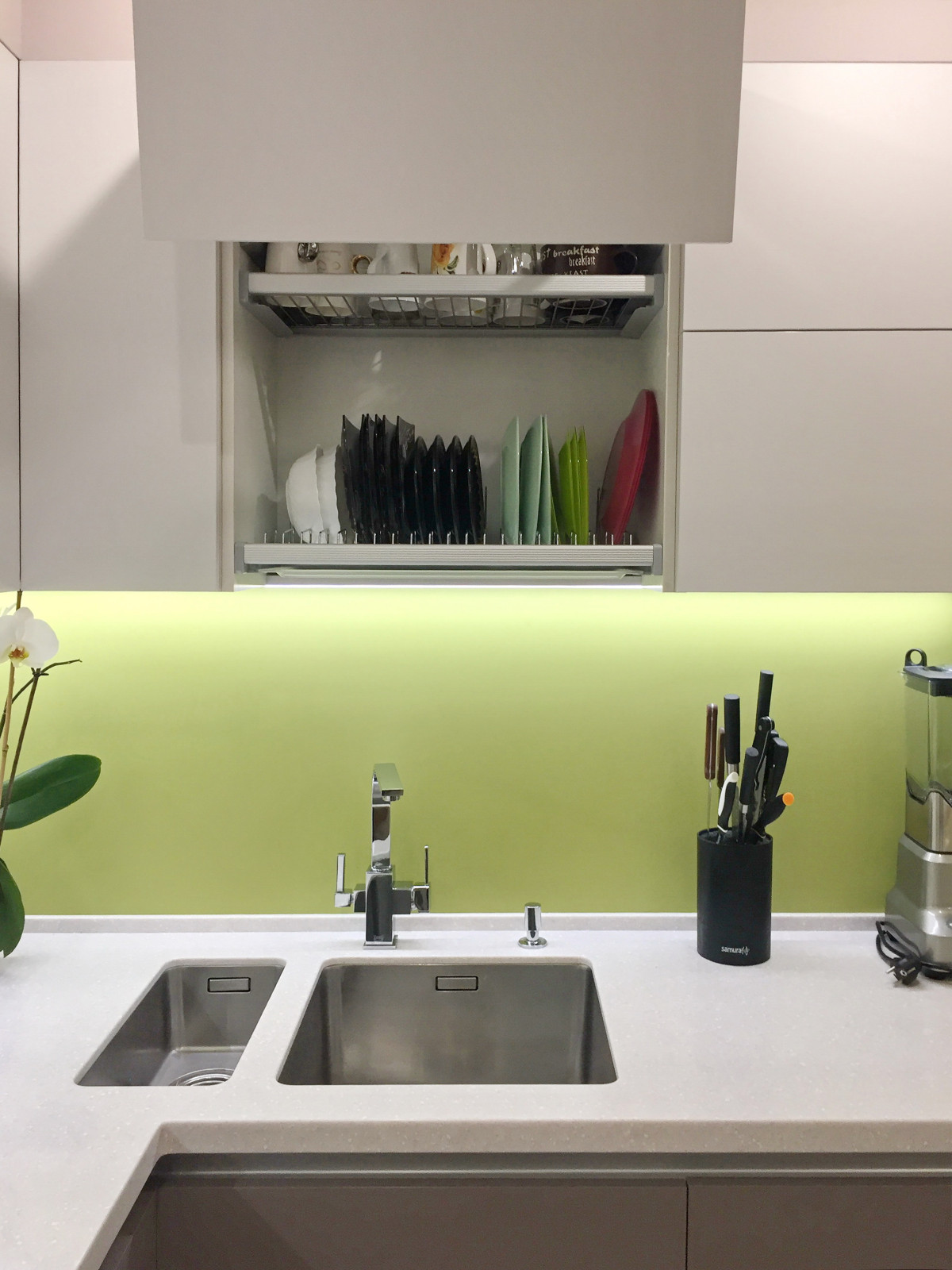 Кухня с профилем Gola