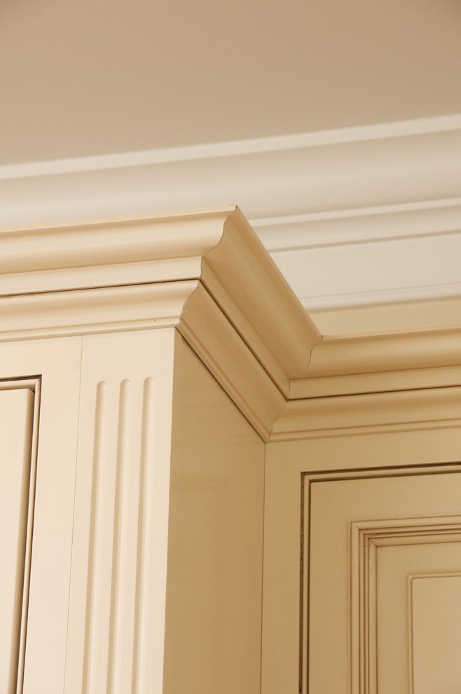 Williamsburg Opaque with Glaze kitchen