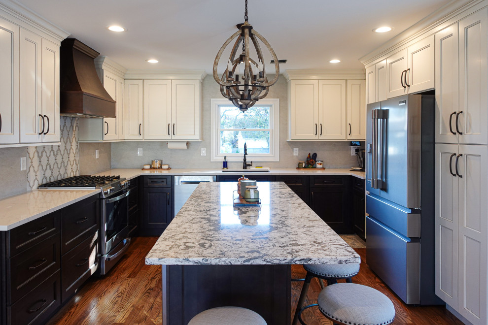 Kitchen - transitional kitchen idea in New York