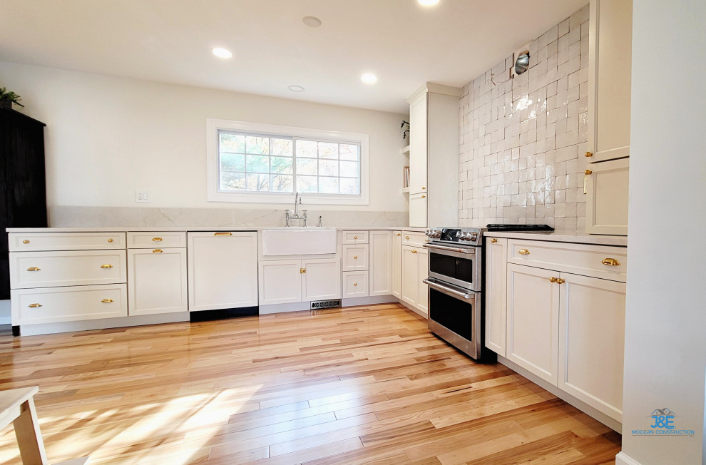 Kitchen - rustic kitchen idea in Baltimore