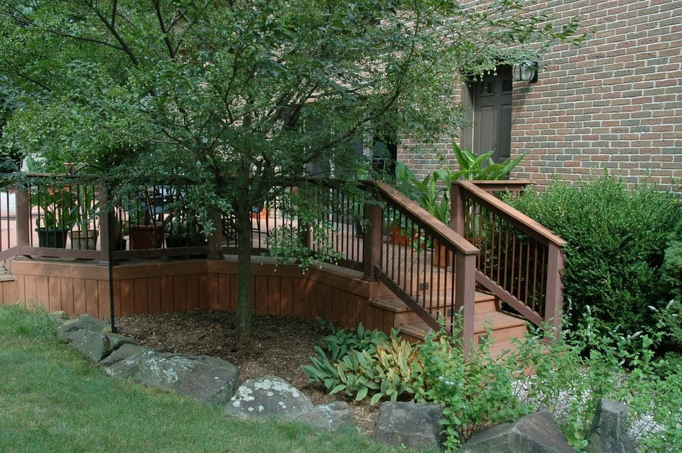 This is an example of a traditional deck in Bridgeport.