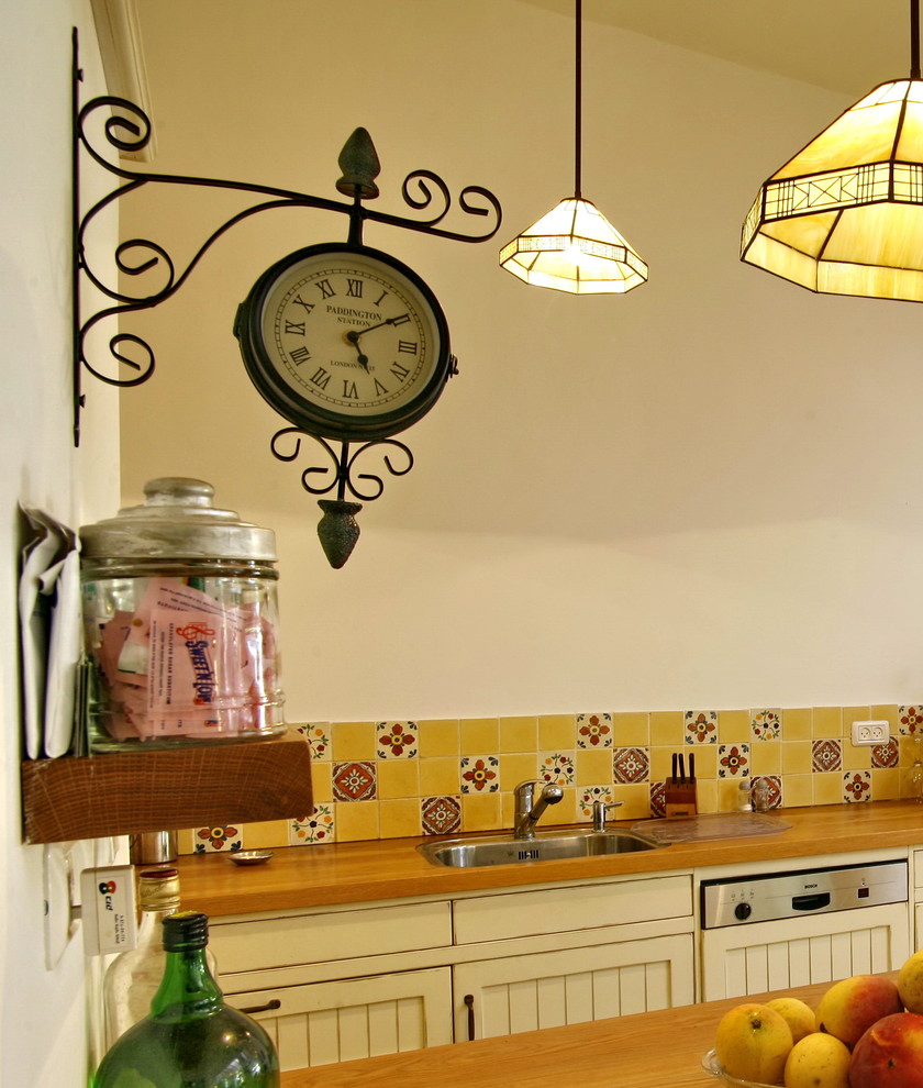 Photo of a mediterranean kitchen in Tel Aviv.