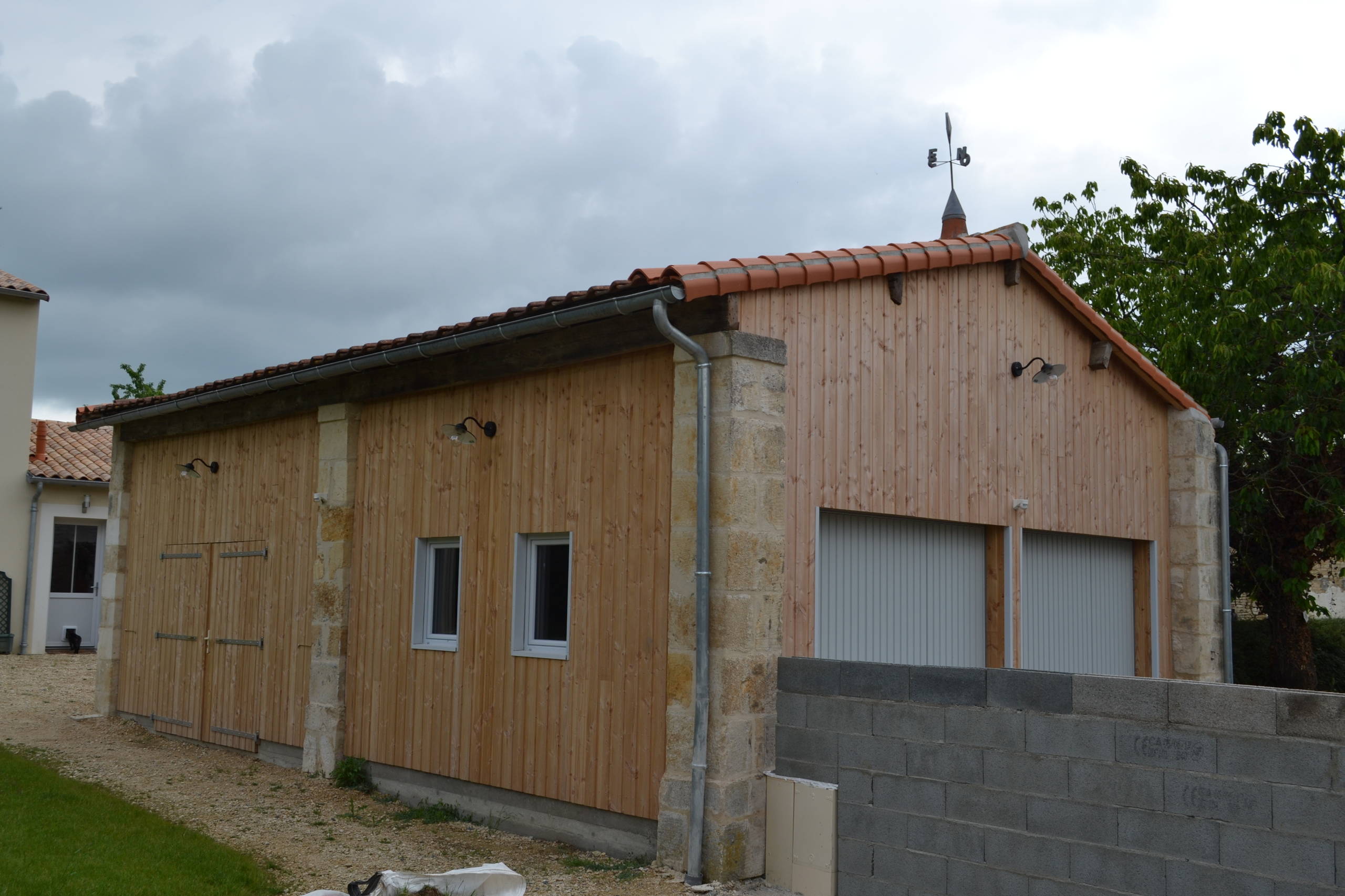Transformation d'une grange en garage près de Niort.