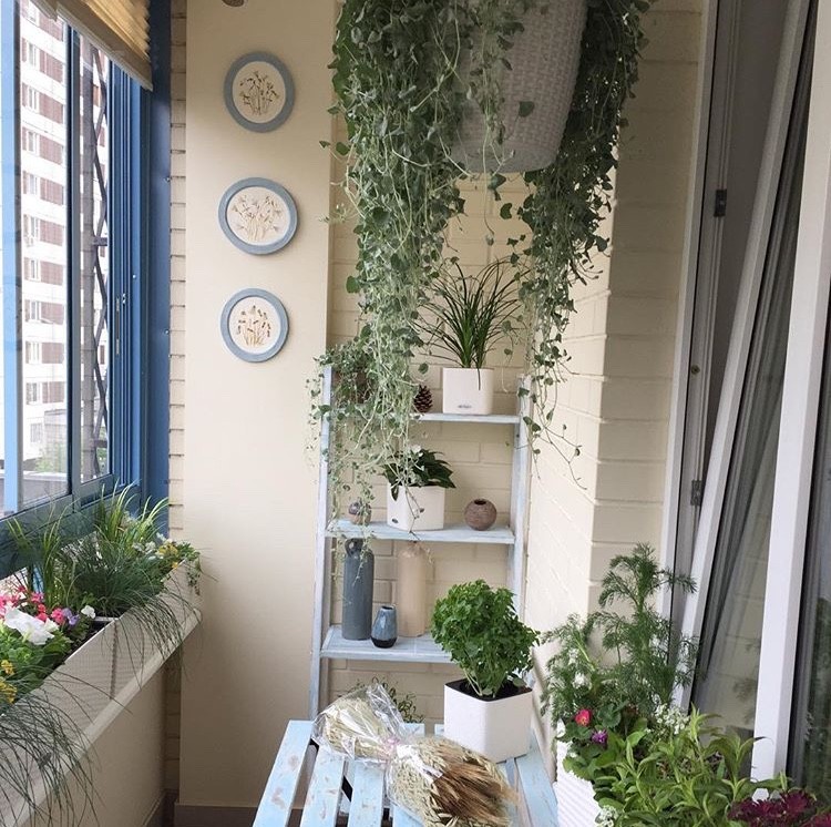 Балкон в голубых тонах