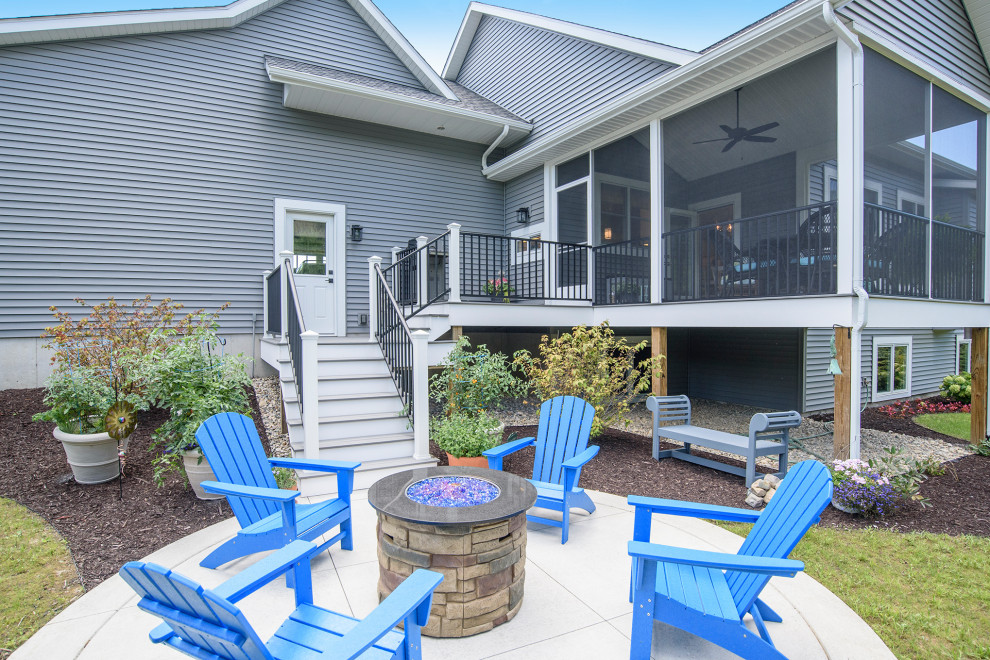 Classic Traditional Traditional Patio Grand Rapids by Blue