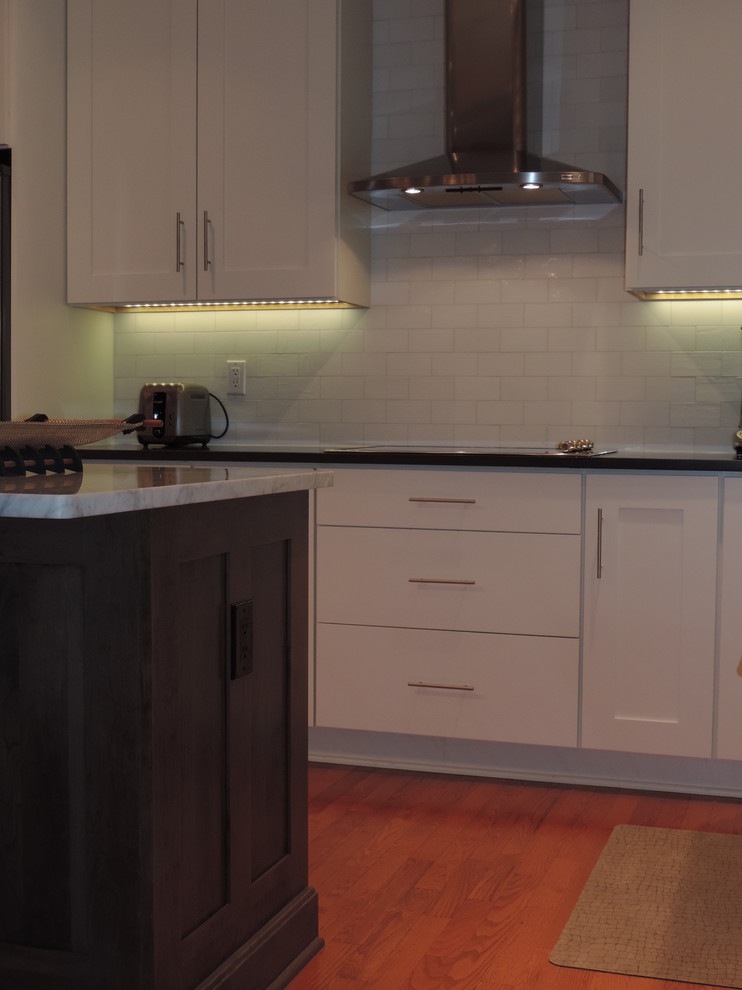 Kitchen - transitional kitchen idea in Baltimore