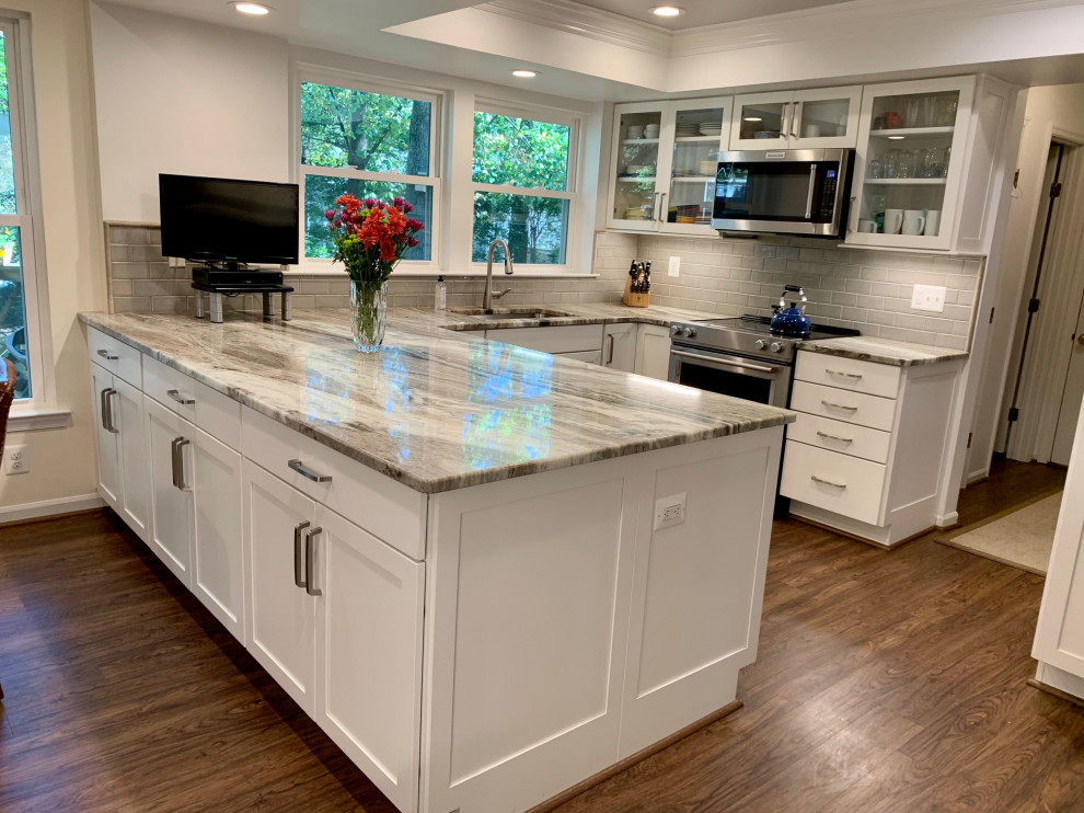 Kitchen - transitional kitchen idea in Baltimore
