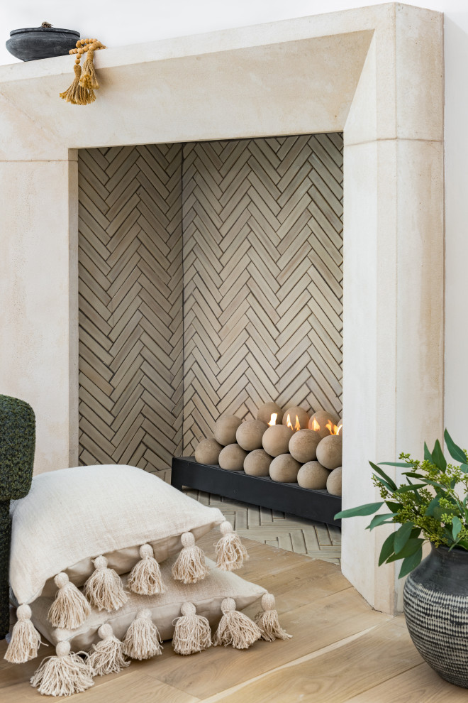 Inspiration for a transitional home design remodel in Tampa