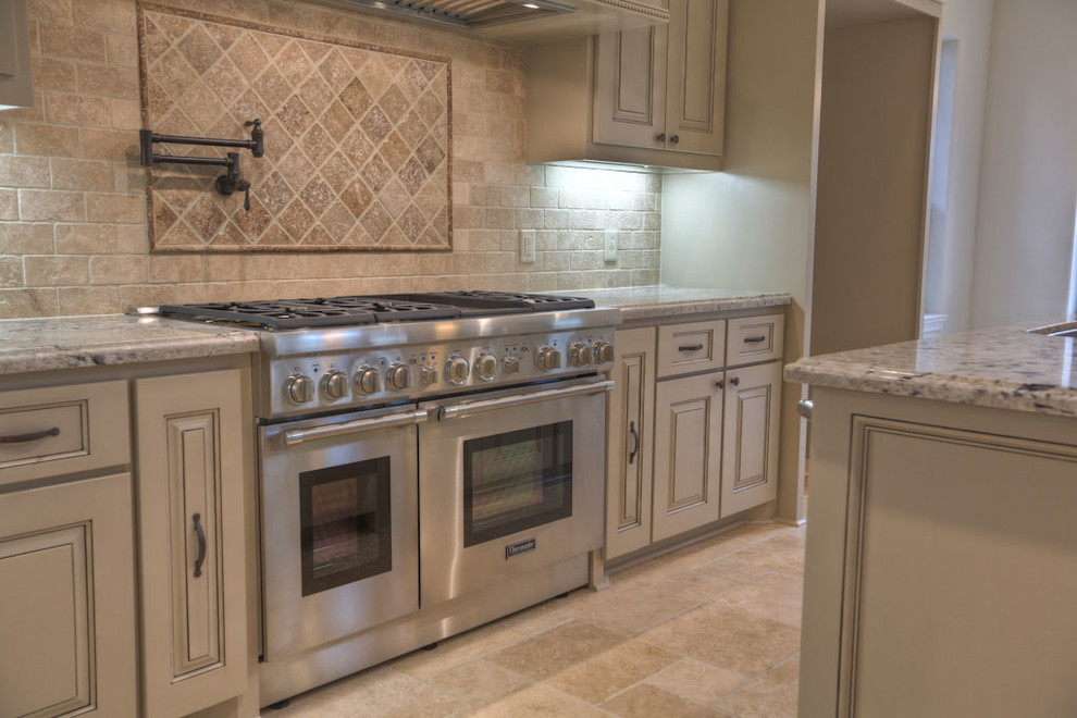 Example of a transitional kitchen design in Houston