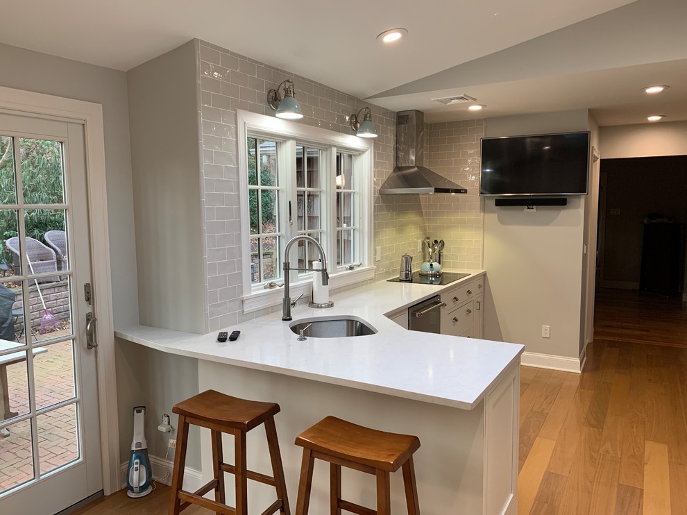 Trendy kitchen photo in New York