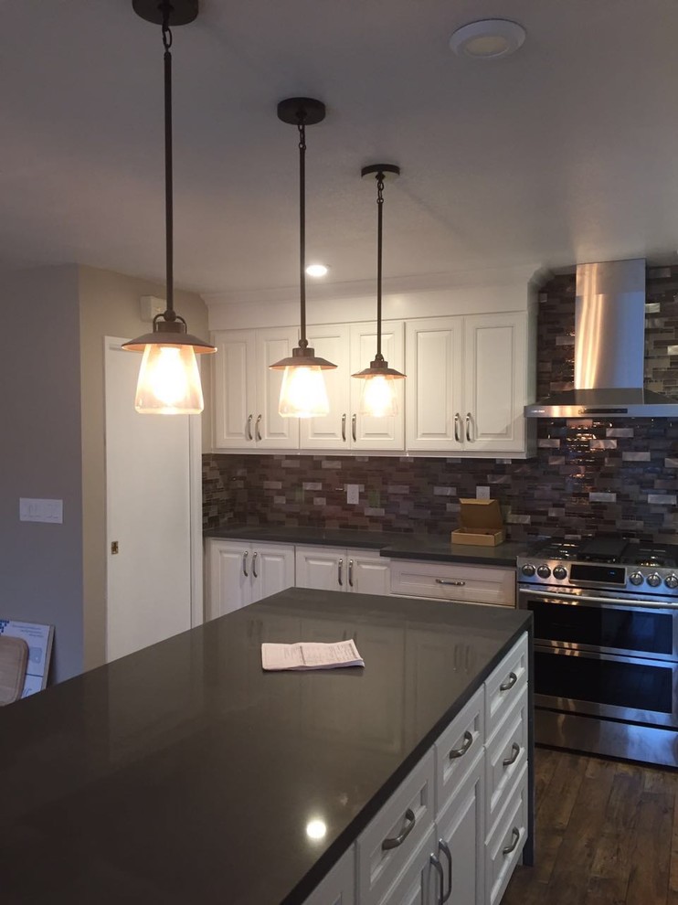 Example of a transitional kitchen design in Sacramento